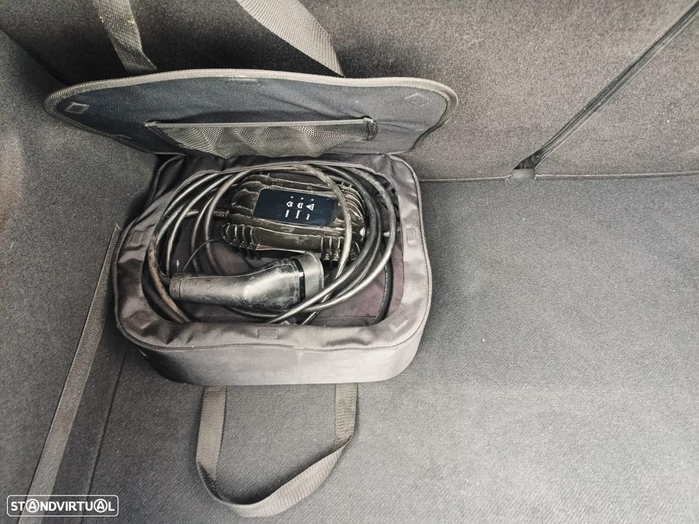 Peugeot e-208 GT - 11