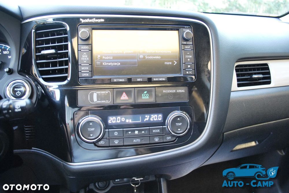 Mitsubishi Outlander Instyle NAVI + - 31