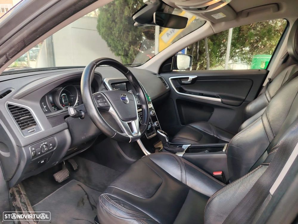 Volvo XC 60 2.0 D4 Momentum Geartronic - 2