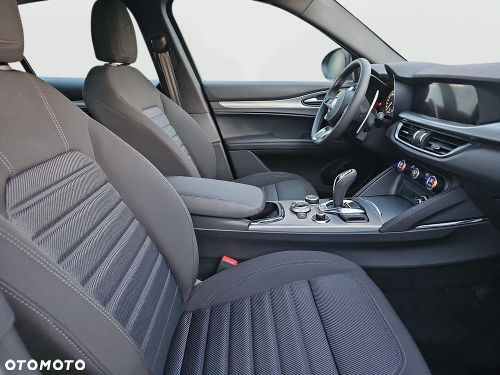 Alfa Romeo Stelvio 2.0 Turbo Sprint Q4 - 16