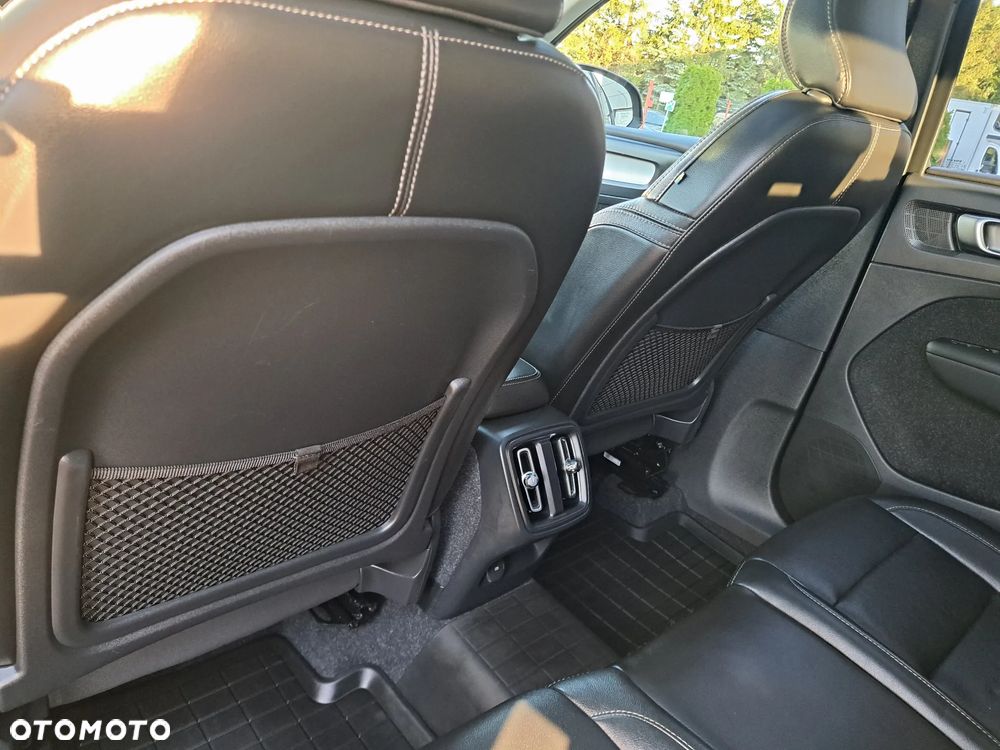 Volvo XC 40 T5 AWD Momentum - 24