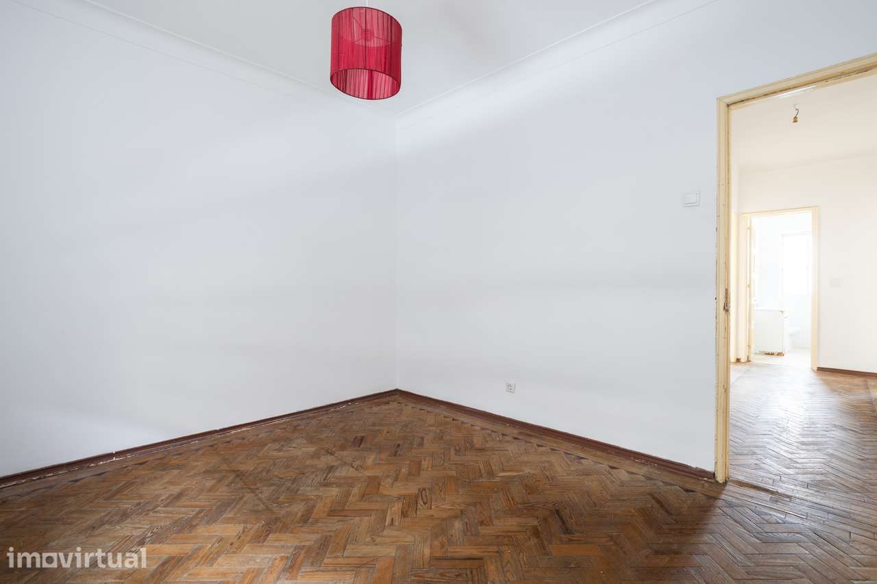 Apartamento T2+1 na Amora, com garagem e logradouro - Grande imagem: 3/25