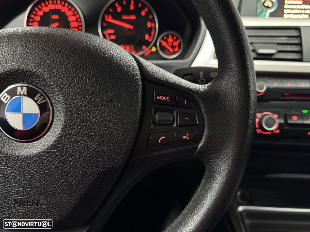 BMW 318 d Line Sport - 23