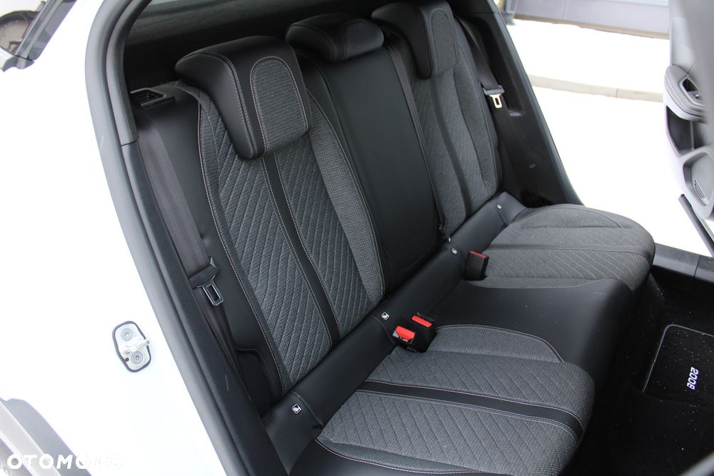 Peugeot 2008 PureTech 130 Stop&Start EAT6 Allure - 34
