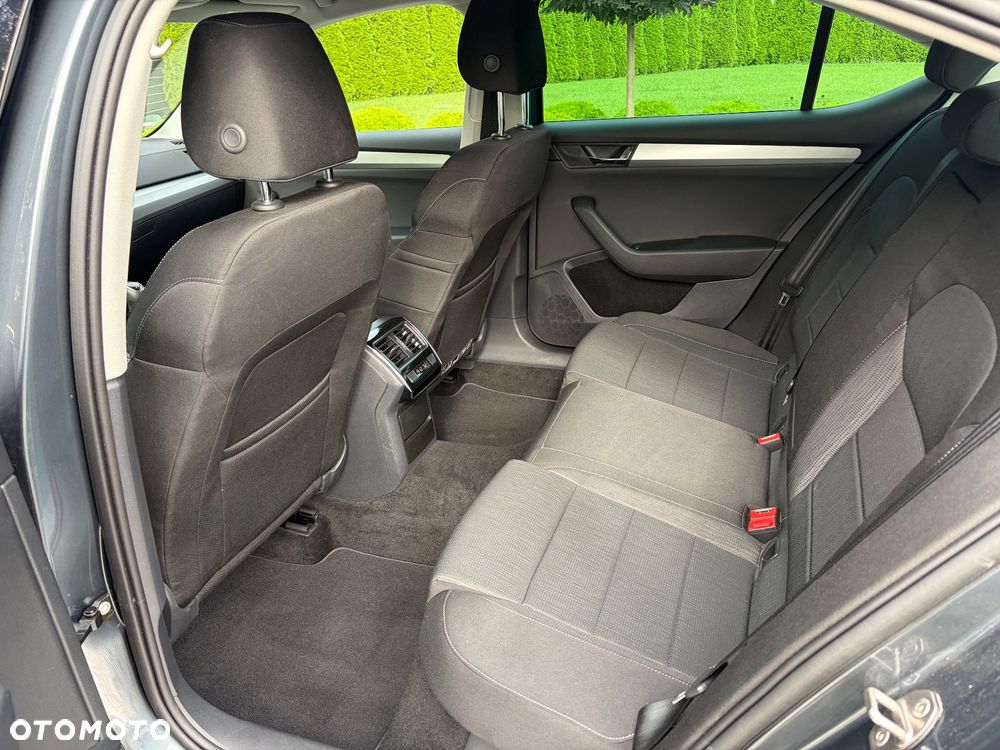 Skoda Superb ver-1-4-tsi-act-ambition - 9