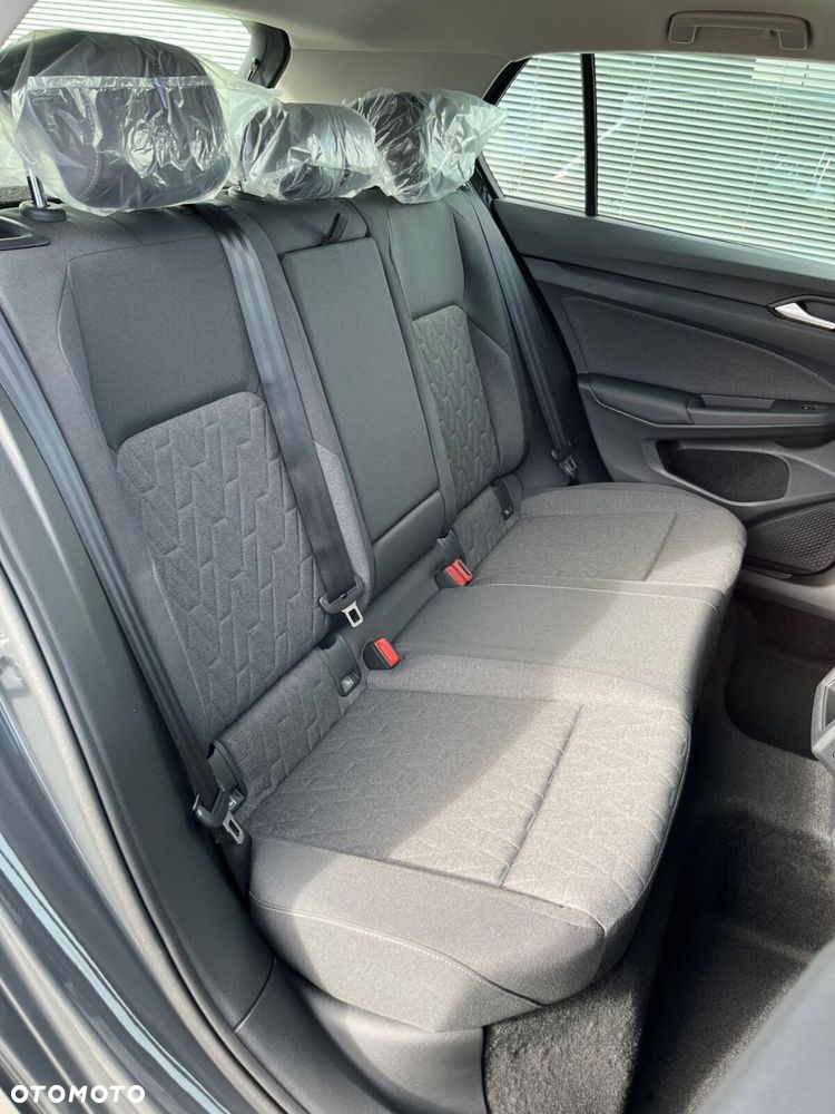Volkswagen Golf - 8