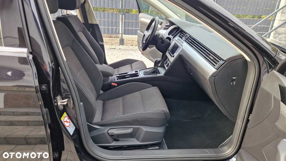 Volkswagen Passat - 32