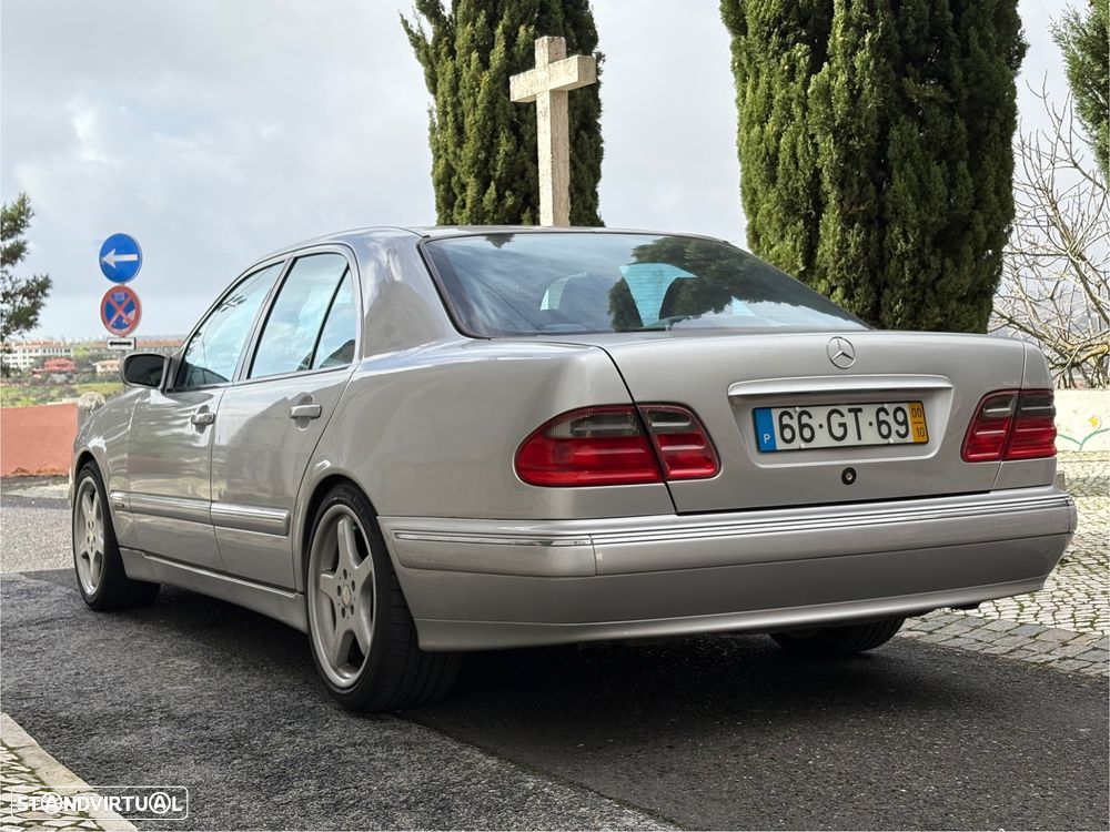 Mercedes-Benz E 240 Classic - 3