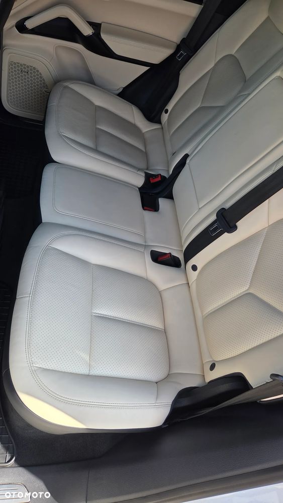Porsche Cayenne S - 8