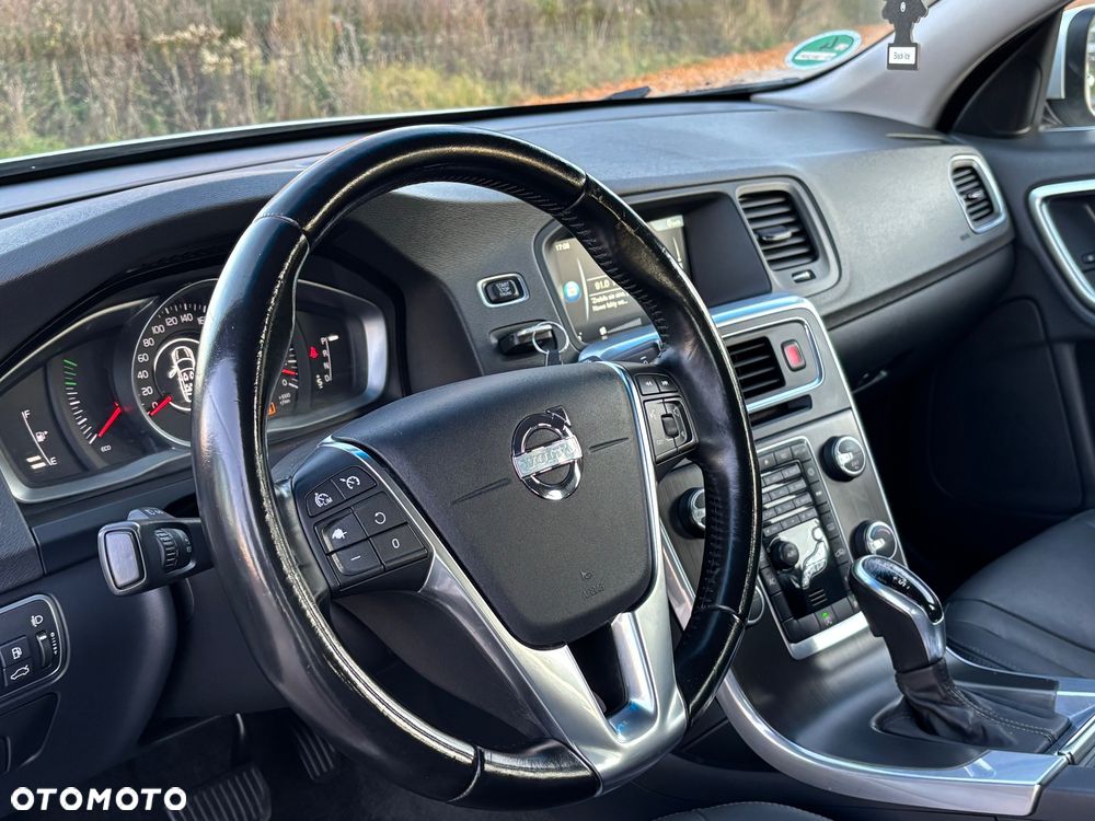 Volvo V60 D4 Geartronic Momentum - 25