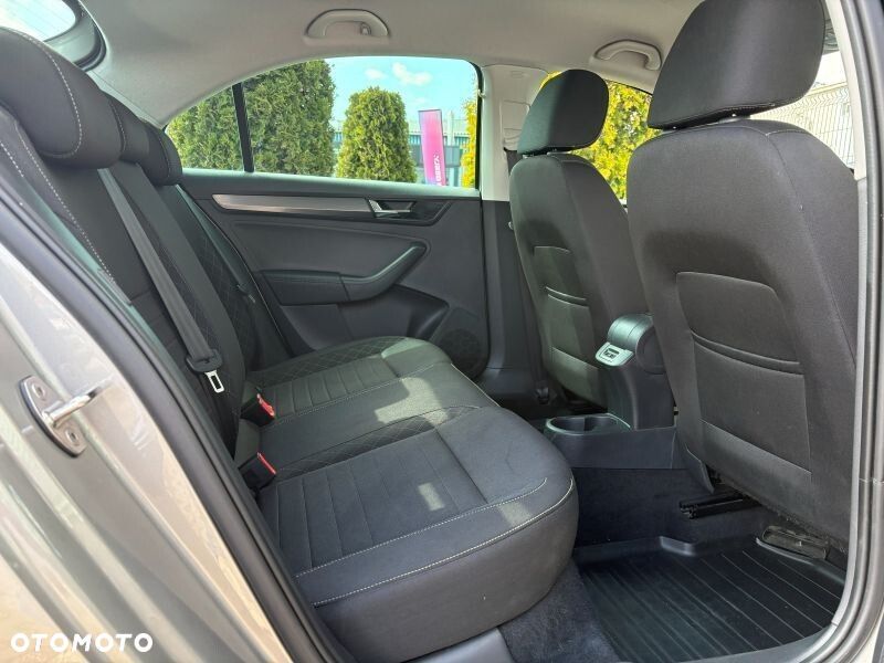 Skoda RAPID 1.0 TSI Style DSG - 14