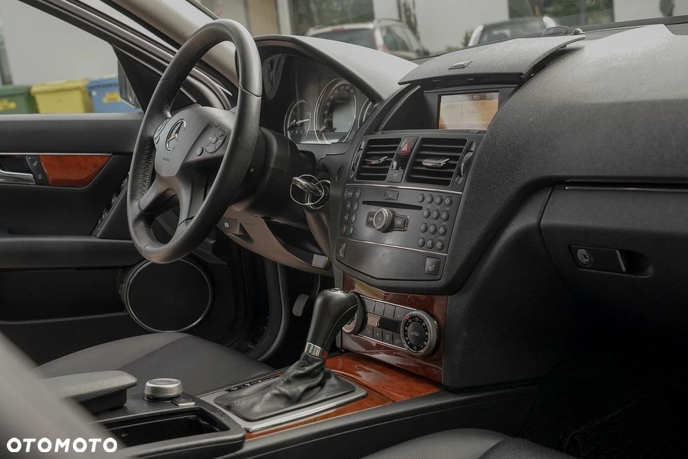 Mercedes-Benz Klasa C 300 7G-TRONIC SPORT EDITION - 27