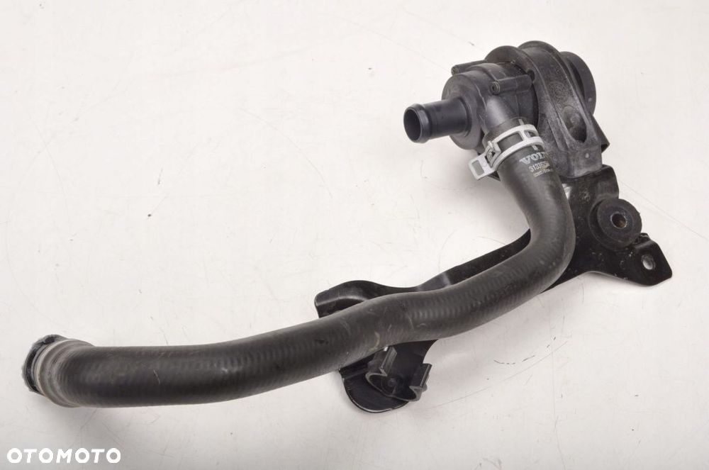 VOLVO V40 II 2.0 D4 POMPKA WODY PRZEWODY WODY - 1