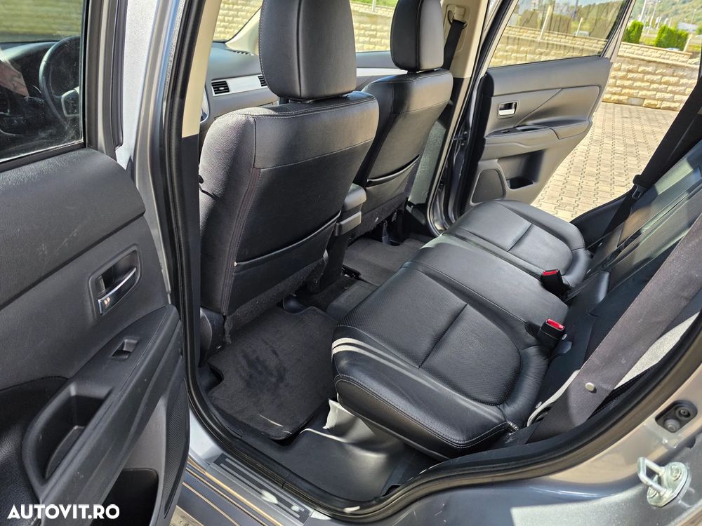Mitsubishi Outlander 2.0 4WD Plug-In Hybrid Top - 21
