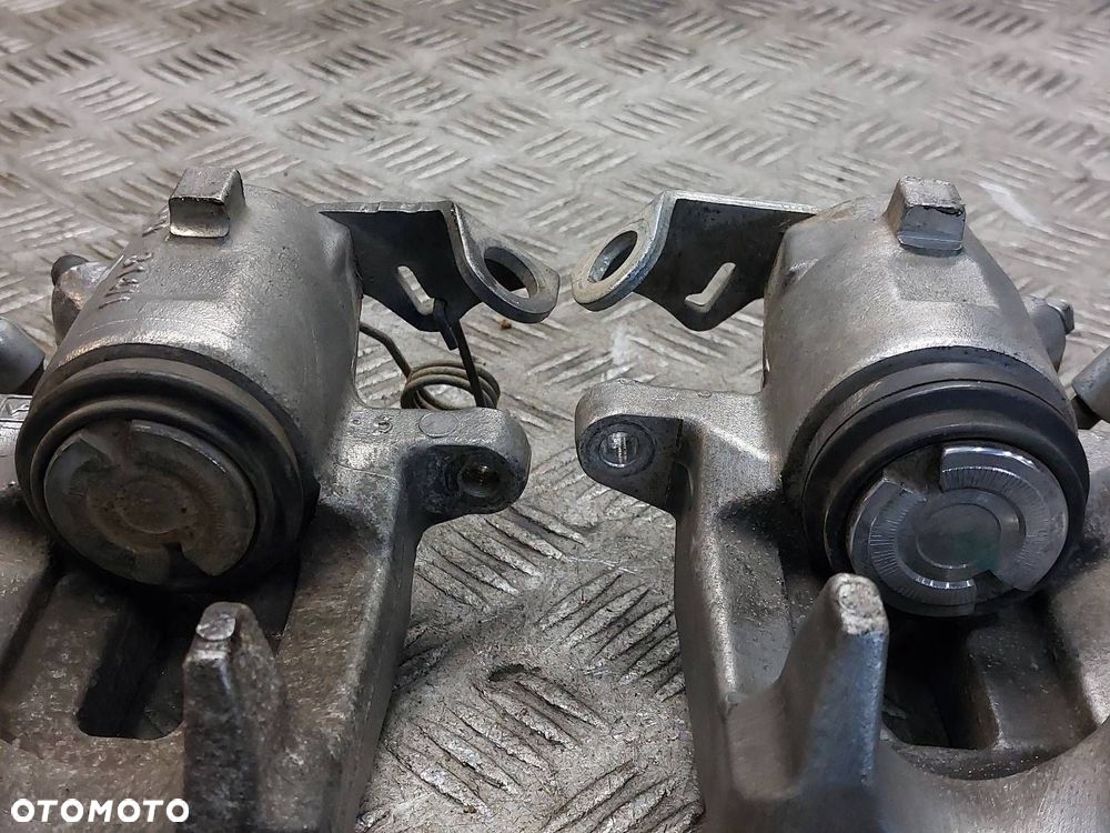 ZACISK HAMULCOWY LEWY TYŁ + PRAWY TYŁ SKODA OCTAVIA I GOLF IV LEON I - 4