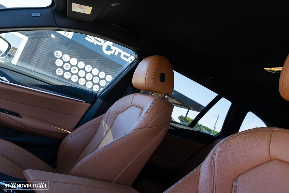 BMW 530 e Pack Desportivo M - 13