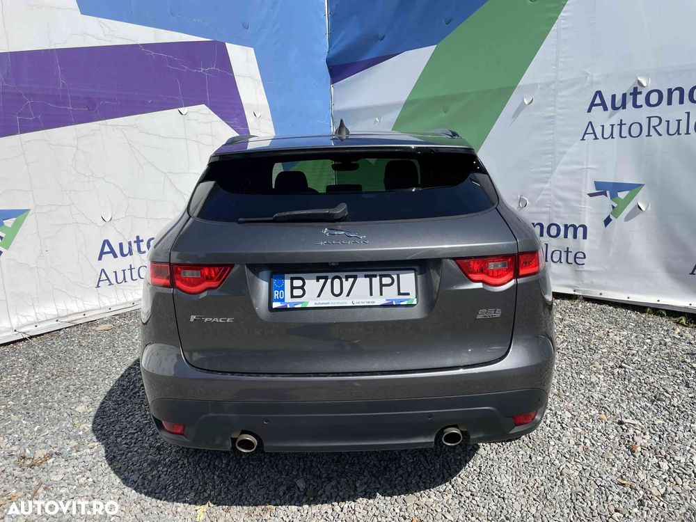 Jaguar F-Pace - 5