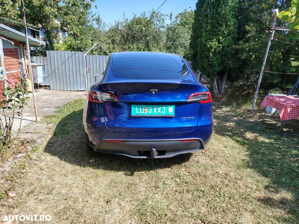 Tesla Model Y - 10