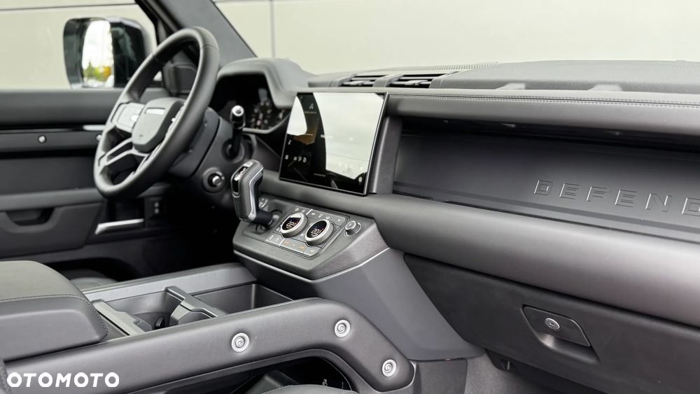 Land Rover Defender 2.0 P300e PHEV X-Dynamic HSE - 14