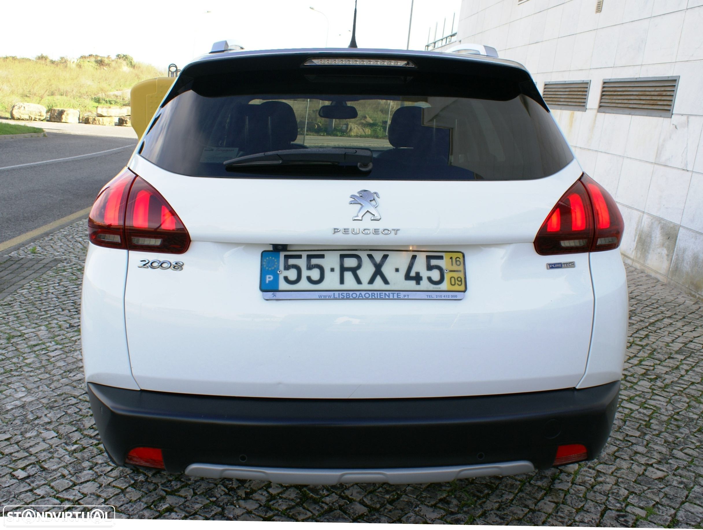 Peugeot 2008 1.2 PureTech Allure - 6