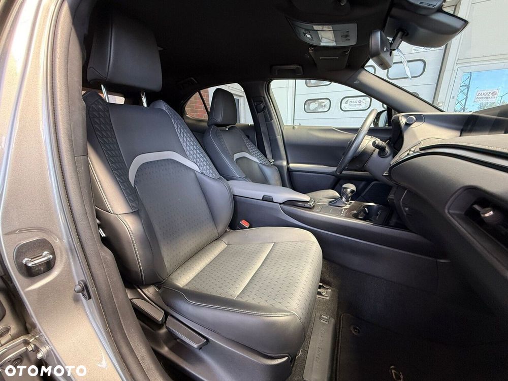 Lexus UX - 13