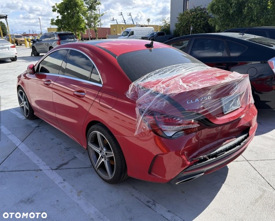 Mercedes-Benz CLA 250 7G-DCT AMG Line - 4