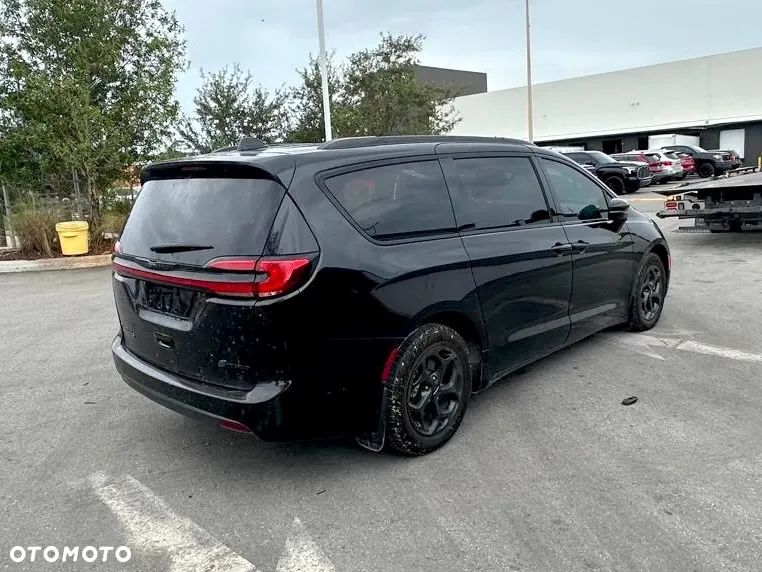 Chrysler Pacifica - 4