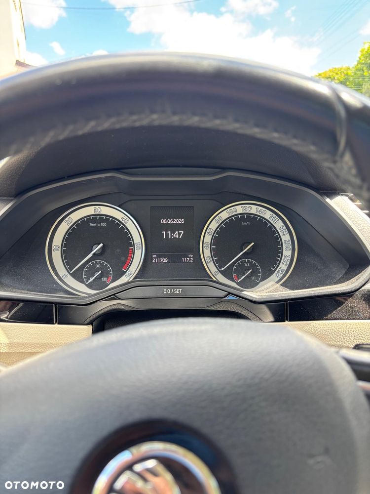 Skoda Superb 2.0 TDI 4x4 L&K DSG - 10