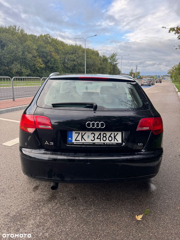 Audi A3 Sportback 1.6 S line Sportpaket plus - 4