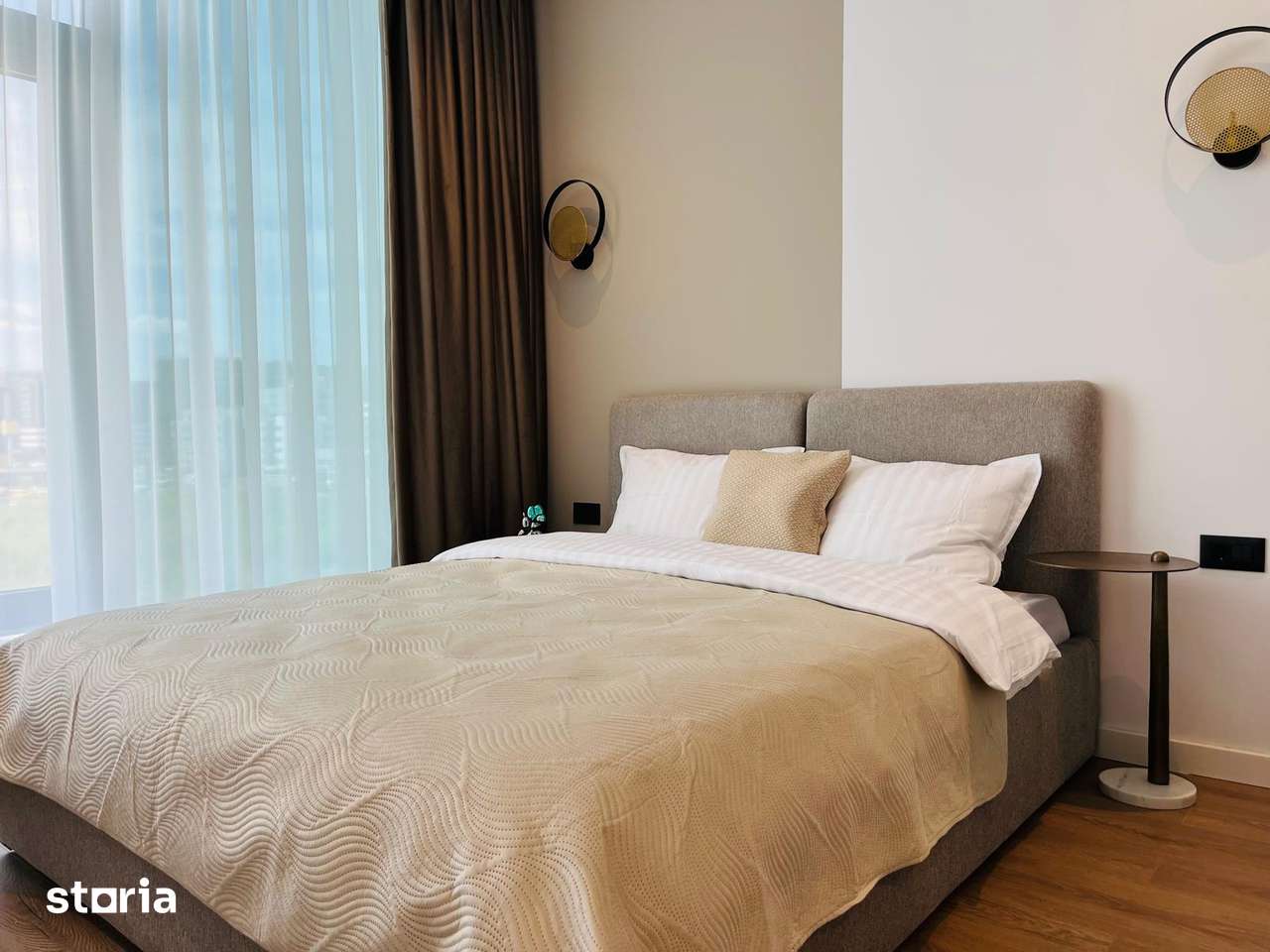 Apartament cu 4 camere de închiriat în One North Lofts - Imagine principală: 4/12