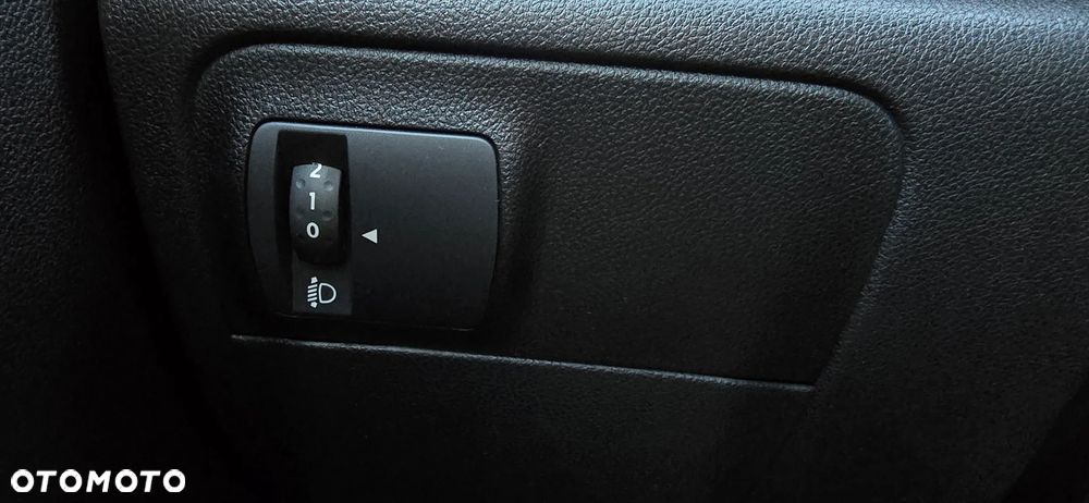 Renault Megane Grandtour TCe 140 GPF INTENS - 28