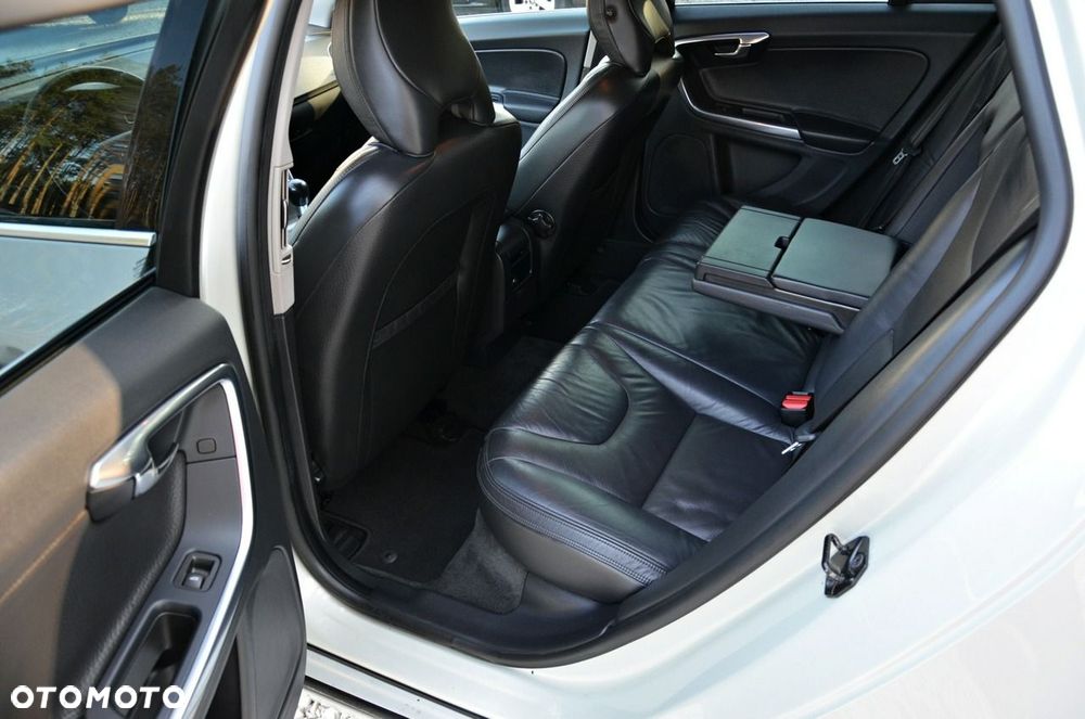 Volvo V60 D3 Summum - 32