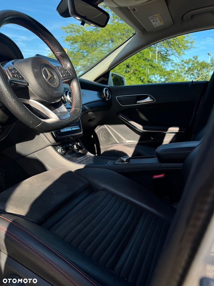 Mercedes-Benz CLA 220 4-Matic AMG Line - 10