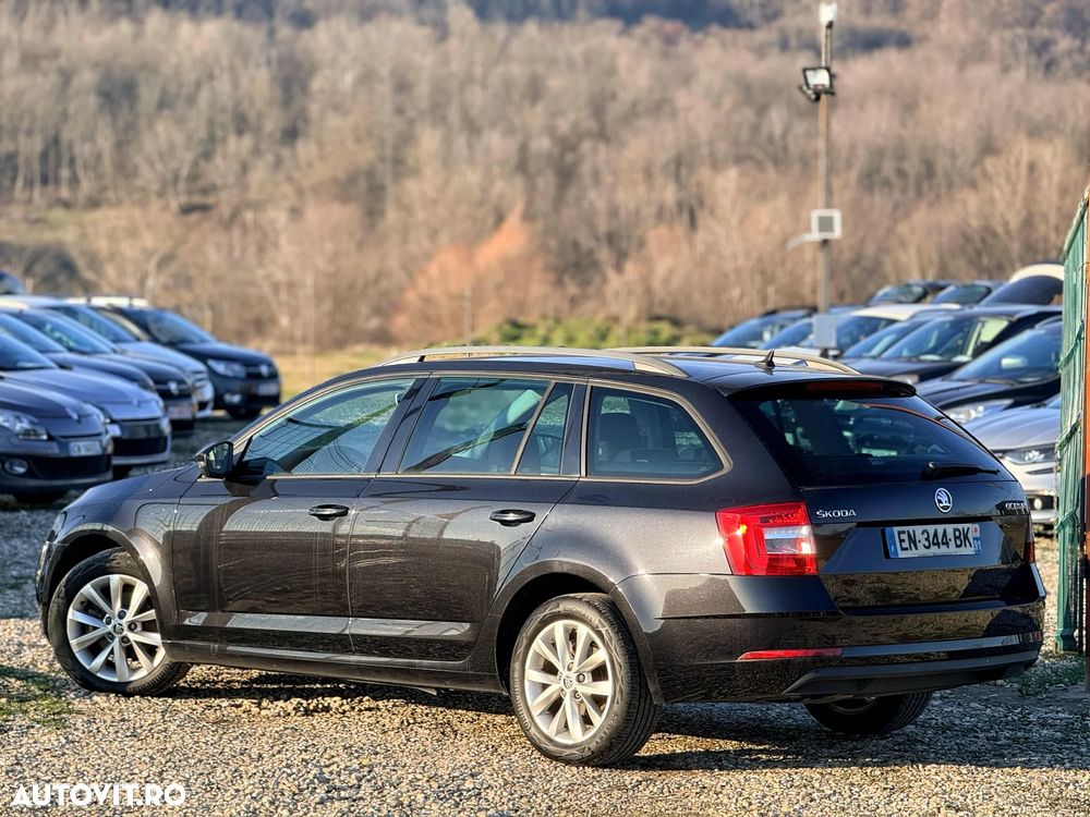 Skoda Octavia 1.6 TDI DSG Ambition - 4