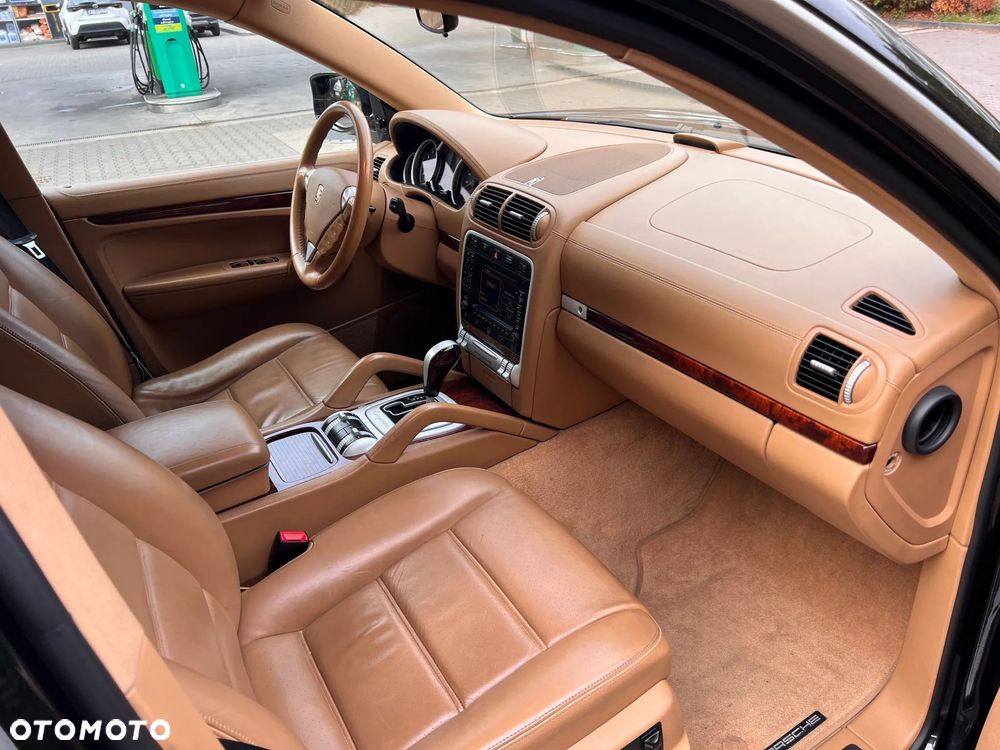 Porsche Cayenne - 10