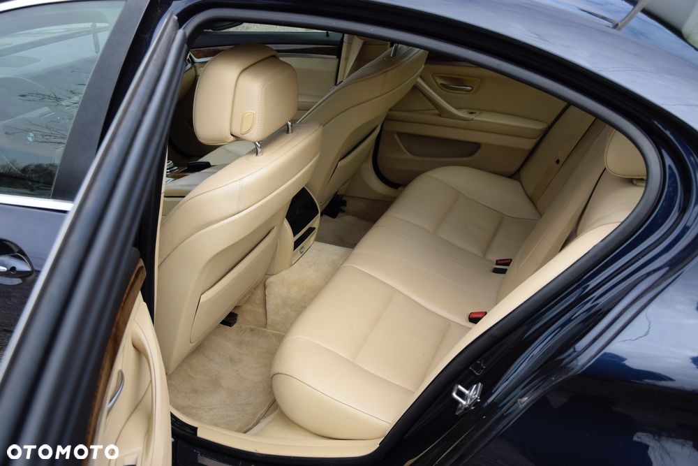 BMW Seria 5 535i Luxury Line - 12