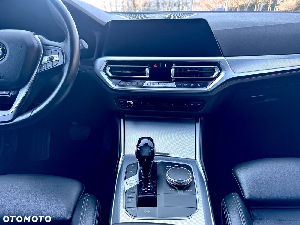 BMW Seria 3 330d xDrive MHEV Luxury Line - 29