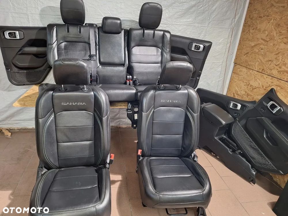 # jeep wrangler jl # 2018- 4d tapicerka : fotele : kanapa : czarna skora