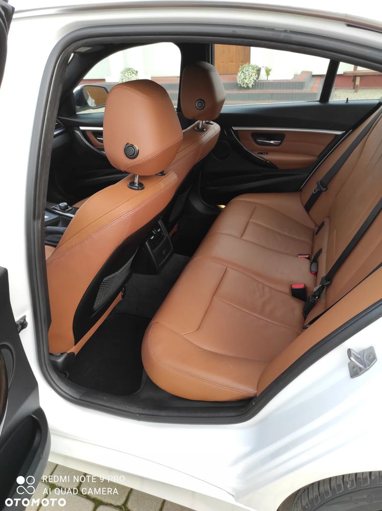 BMW Seria 3 330i Sport Line - 9