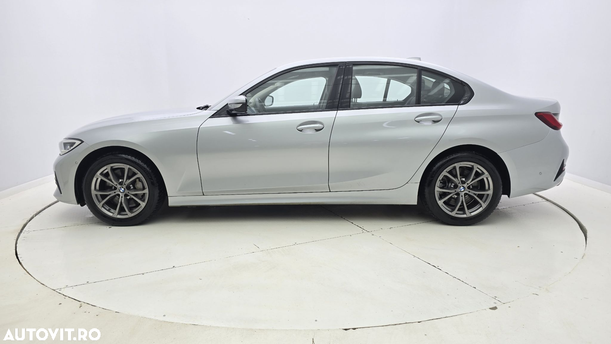BMW Seria 3 330d xDrive AT - 9