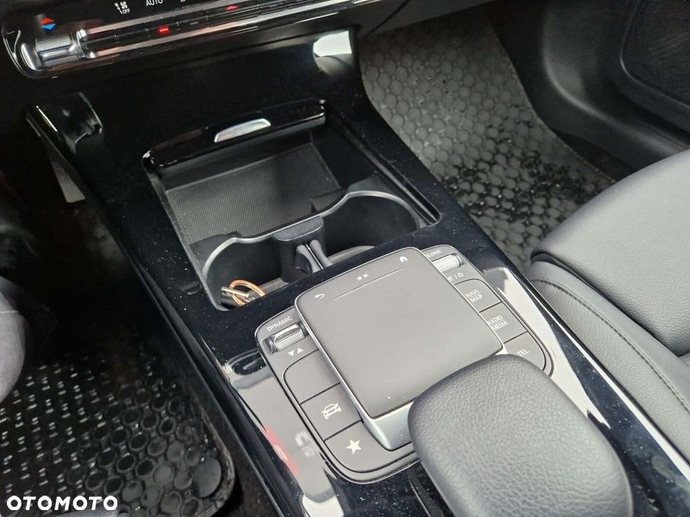 Mercedes-Benz Klasa A 180 Style 7G-DCT - 18