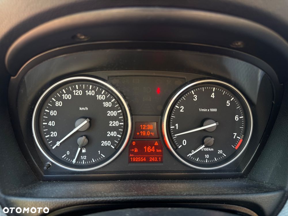 BMW Seria 3 320i - 28