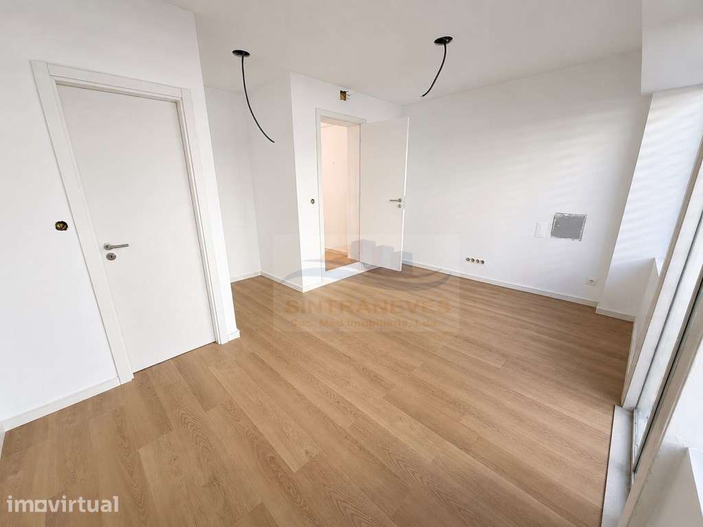 T3+1 com Espaço Exterior | 3 Casas de Banho | Excelente Oportunidad... - Grande imagem: 2/16