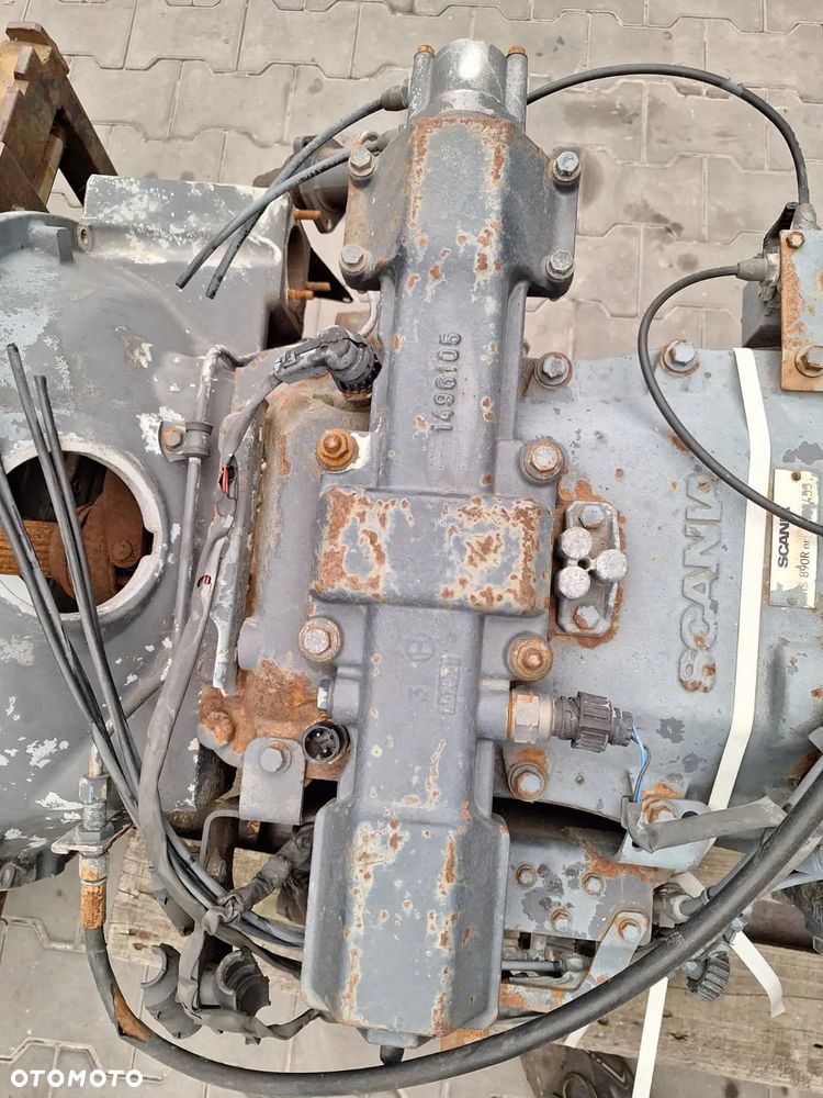 WYBIERAK SCANIA GRS890R - 1