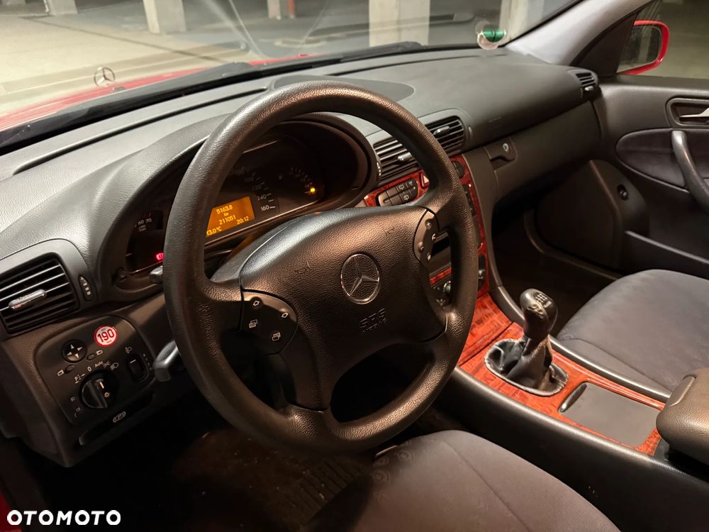 Mercedes-Benz Klasa C 180 T Kompressor Classic - 20
