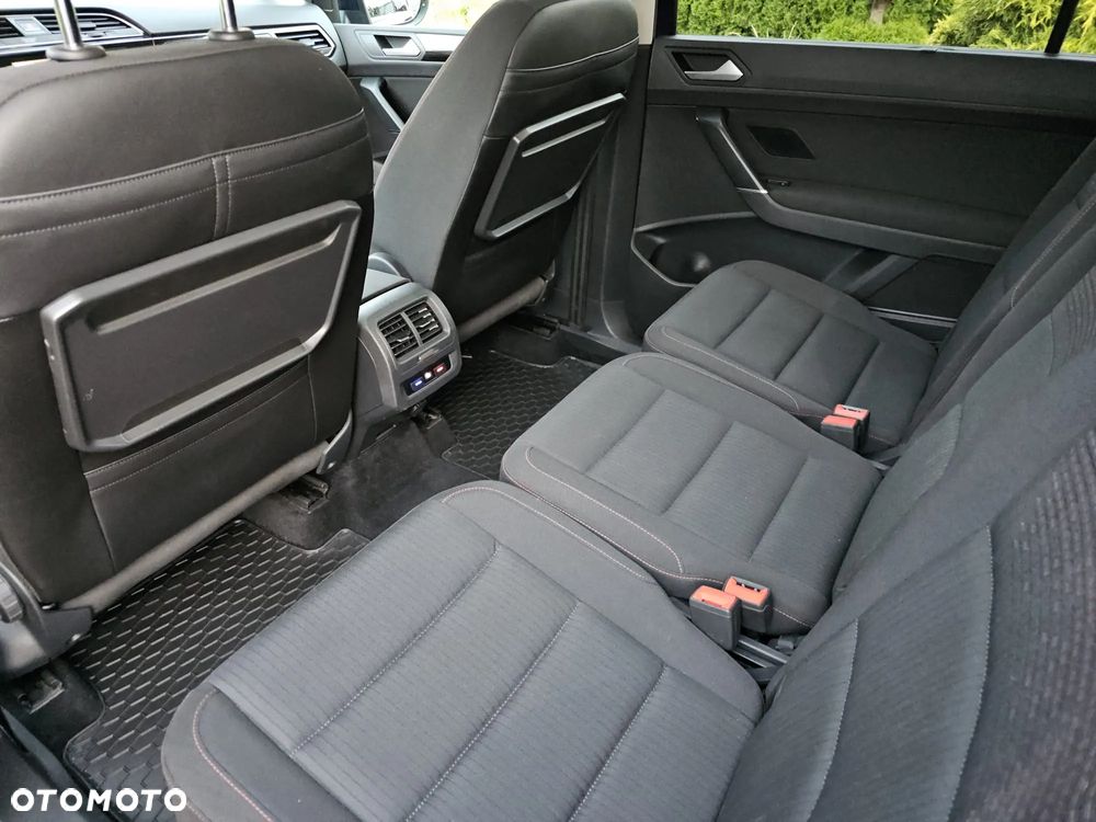 Volkswagen Touran - 16