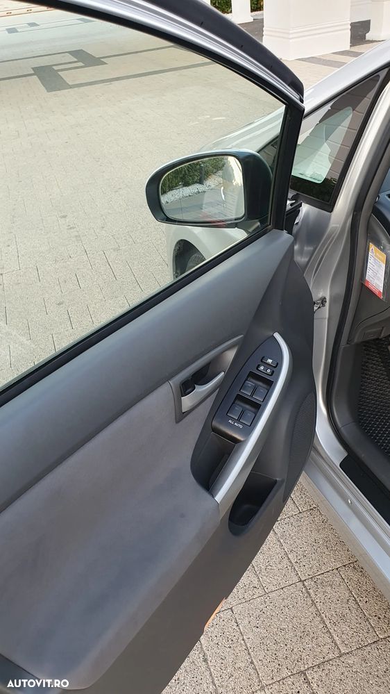 Toyota Prius (Hybrid) Sol - 10