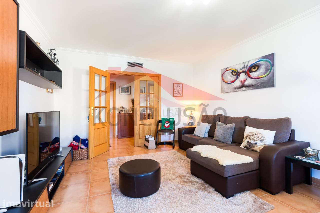 Apartamento T3 Totalmente Mobilado no Centro do Carregado - Grande imagem: 4/25