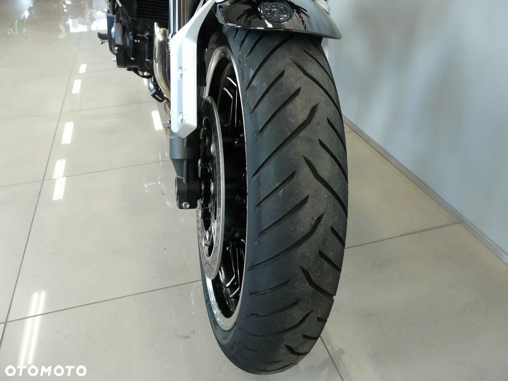 Kawasaki Z 900 RS - 6