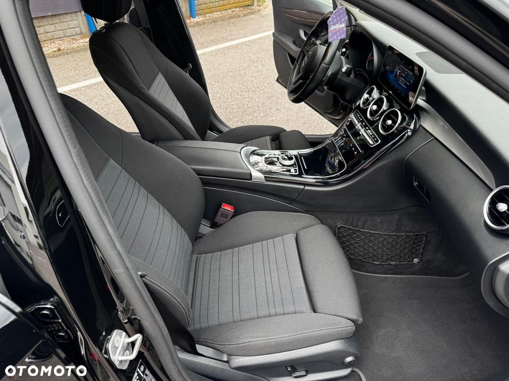 Mercedes-Benz Klasa C 180 9G-TRONIC - 9